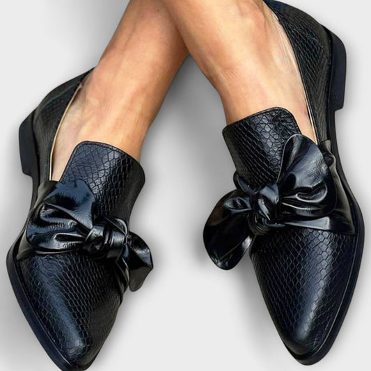 Roslyn - Loafers with Bow Detail